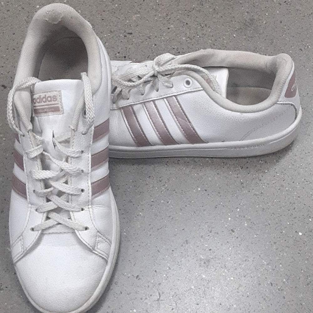 Size 8 white Adidas w/rose gold stripes